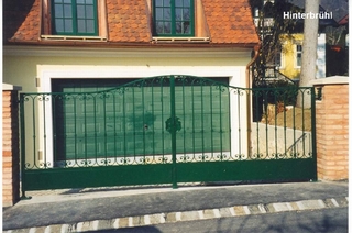Einfahrtstor in Hinterbrühl