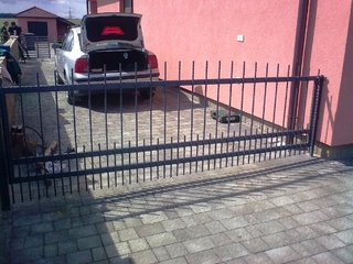 Einfahrtstor aus schmiede Profile, verzinkt und Pulver-beschichtung