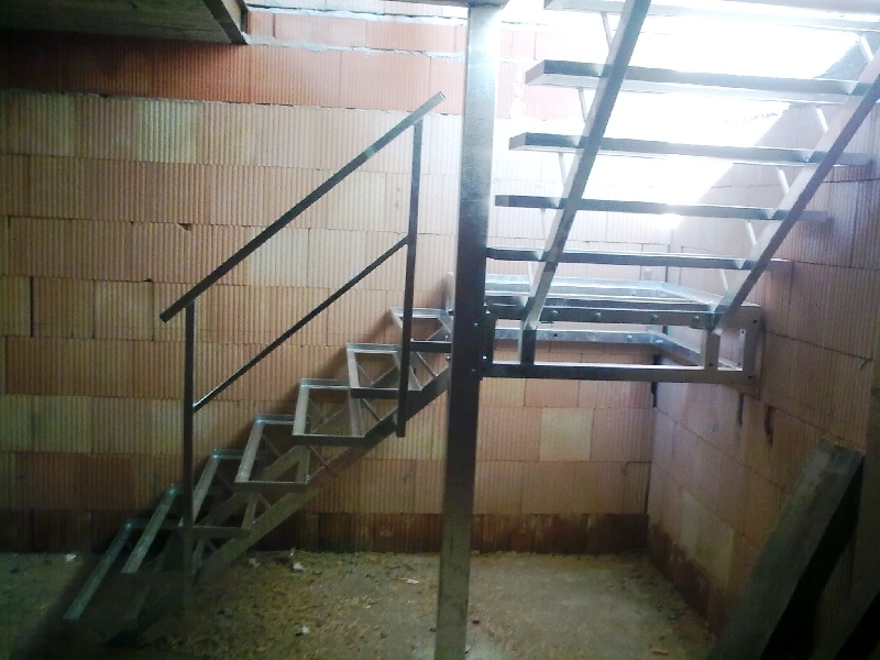 Treppenhaus für gitterrost verzinkt