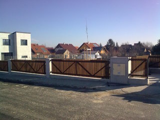 Zaun und Tor Konstruktion feuerverzinkt und Lack