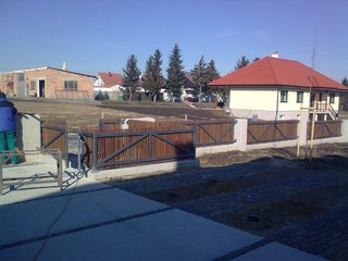 Zaun und Tor Konstruktion feuerverzinkt und Lack