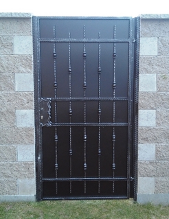 schmiedeeisernes Tor Profilen, verzinkt, schwarz matt. und Patina