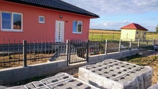 Zaunteile , Türen und Tore, Schmiedeelemente, Galvanisieren und Farbe