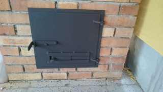 Tür zum Kamin, brennende Farbe