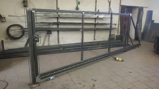 Cantilevered Tor zum Draht