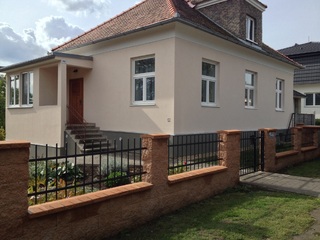 Straßengitter
Zaun Felder und Tor, heiße Zink und schwarz matt Farbe