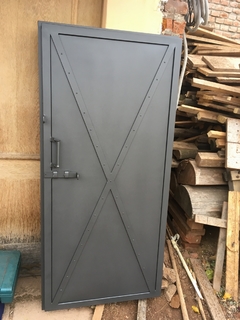 Türen verzinkt und farbig