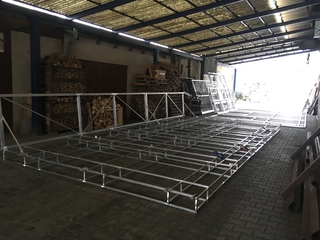 Aluminiumkonstruktion für Hintergründe für "Lakomec"
