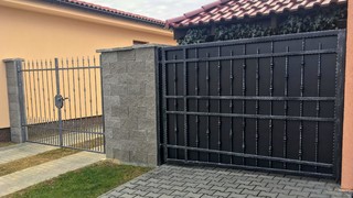 Schmiedeeisernen Tore, Zink, Farbe ZINOREX (Schmied und schwarz matt) und Patina