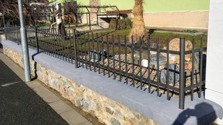 Zaunfelder, Zink- und Schmiedefarbe