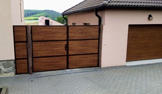 Tor für Kunststoffplatten, Fahnenschrei, Zink und Farbe