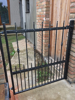 Geschmiedetes Wicket, Zink, schwarz matt und Patina