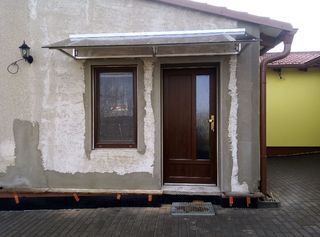 Aluminiumschuppen und Polycarbonatbronze