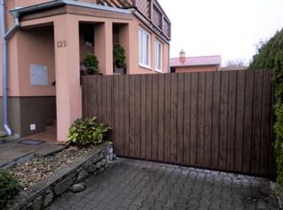 Selbsttragendes Tor, feuerverzinktes Zink, Farbe und "Blech wie Holz"