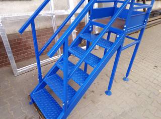 Treppe mit Treppenabsatz und Geländer, Farbe Zinorex