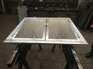 Verzinkte Tür, Streckmetallfüllung