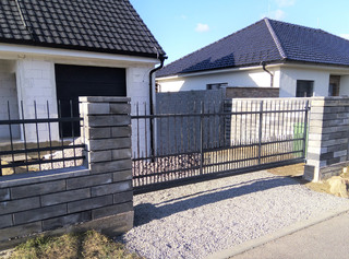 Self-supporting gate, feurverzinkt and paint