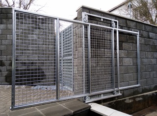 "Self-supporting" gate, feuerverzinkt