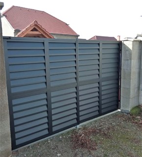 Verzinktes Tor, Lamellen aus Zn-Blech und Farbe