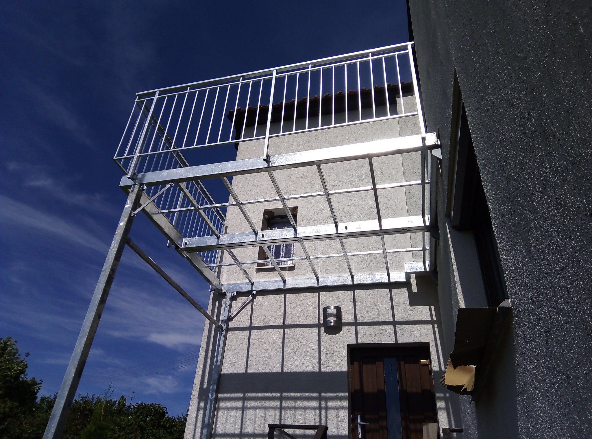 Terrasse - Balkon, Ausführung mit Geländer, feuerverzinkt
