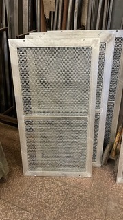 Fenster mit Streckmetall, feuerverzinkt