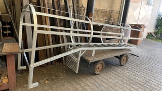 Leiter mit Schutzkorb, Zink