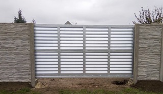 selbsttragendes verzinktes Tor, Lamellen aus Zn-Blech