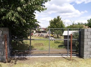 Stahlgittertor und geschweißtes Gitter, Farbe