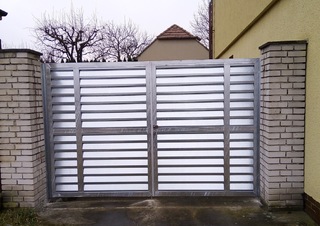 zweiflügeliges verzinktes Tor, Lamellenfüllung