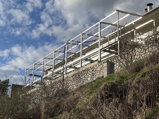 Konstruktion der Erweiterung, farbige Stahlprofile, „Metsec“-Profile aus Zn-Blech