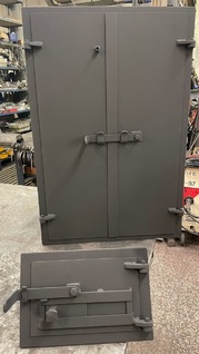 Räuchereitür und Feuerraum 