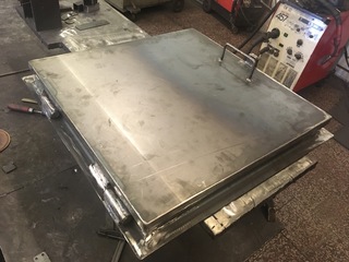 Poklop s rámem bez povrchové úpravy