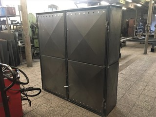 Skříň HUP na zeď před PÚ